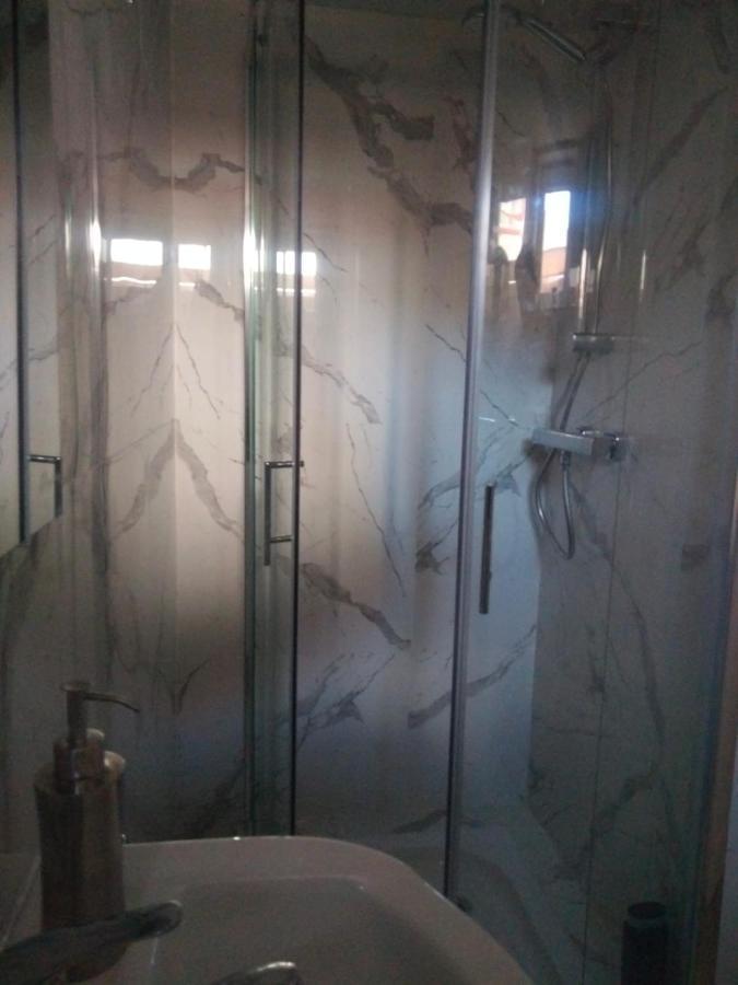 Doi Iepuri Appartamento Azuga Esterno foto